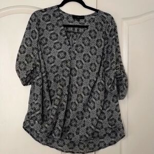 Fred David White and black printed top size 1X snap closure